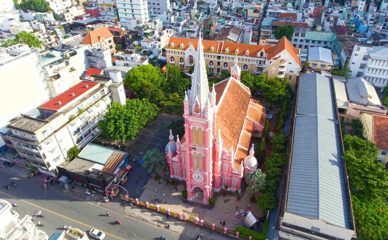 The Nguyens Cafe - Pink Church View Хошимин Экстерьер фото